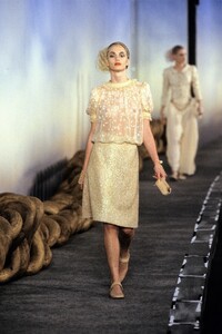 034-chanel-spring-2001-couture-CN10010883-jessica-miller (1).jpg