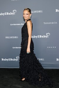 Nicole+Richie+Baby2Baby+10+Year+Gala+Presented+7ftuFYlq1n8x (1).jpg