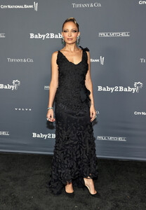 Nicole+Richie+Baby2Baby+10+Year+Gala+Presented+-lyj2_R3hlYx (1).jpg