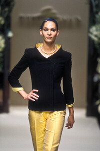 1110432762_PierreBalmain1997HauteCouture8.thumb.jpg.3e57663ddc40c8b3f0ec1d0d0e0fcb42.jpg