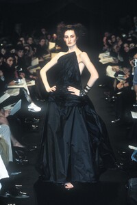 1116036801_JeanPaulGaultier1998HauteCouture71.thumb.jpg.3b0c6c72da92096fd140073877c18a8d.jpg