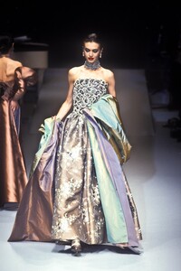 1125534577_NinaRicci1996HauteCouture93.thumb.jpg.b5bdc0d9d6124c6d35f5c90467d86e60.jpg