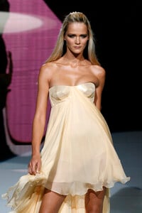 1137398148_Versace2007WomenRTW157.thumb.jpg.88e91dba857640b5496d3494fd3d509d.jpg