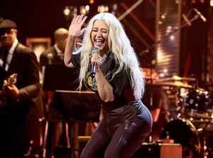 Christina+Aguilera+36th+Annual+Rock+Roll+Hall+1vKFqVKvRDVx.jpg