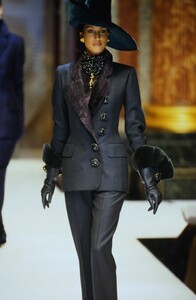 1141212577_dior-hc-fw-1993(3).thumb.jpg.0d17f58025730ab2ccda16e101347657.jpg