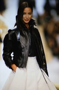 1147067813_DiorSpring1994(10).thumb.jpg.3f64f678e941d61993d059263b04f2ba.jpg