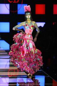 1167351782_ChristianDior2003HauteCouture336.thumb.jpg.fb367ce748ca368bd41b80bbd02e42f7.jpg