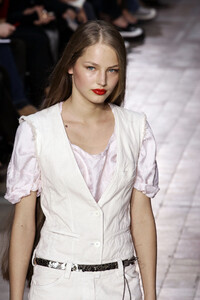 120301421_IsabelMarant2005WomenRTW18.thumb.jpg.ca4db5c3625d8c474cbef85cdb6eb002.jpg