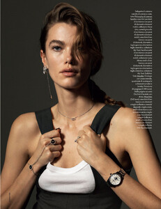 2021-11-27 - Elle Italia-8.jpg