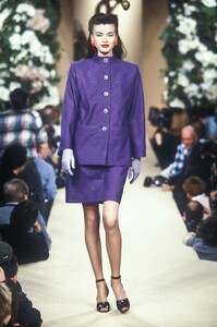 1235831134_YvesSaintLaurent1996HauteCouture16.thumb.jpg.293b270c3710c230eff19291eeb089f9.jpg