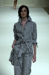 1250228438_Balmain2001WomenRTW2.thumb.jpg.8b628b46c0753ff00f2c276f02a56d47.jpg