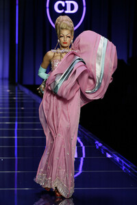 1263414835_ChristianDior2004HauteCouture259.thumb.jpg.437de15f7b4ef2ad57a0f477c5e41f59.jpg