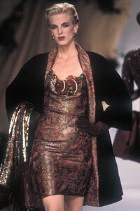 1281470336_ChristianDior1990HauteCouture42.thumb.jpg.9613a71072ed47faf63a293053a8e54d.jpg