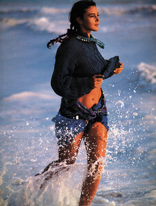 13-ELLEITaug88-m.MonicaBelliucciNinaCeynowa-ph_Unk.thumb.jpg.01ed6665641b7894128d9555702a486d.jpg