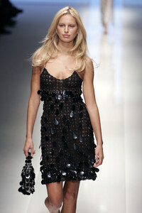 1303430727_PacoRabanne2005WomenRTW75.thumb.jpg.ec5b2d3700ee721cb54fe350c907c8e5.jpg