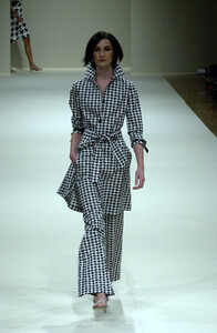 131879646_Balmain2001WomenRTW1.thumb.jpg.fa62eecb6d9e779b5b114ecb82e92073.jpg