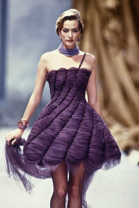 1322697099_Chanel1991HauteCouture23.thumb.jpg.db7e2552264718c8bfd574d7d0389225.jpg