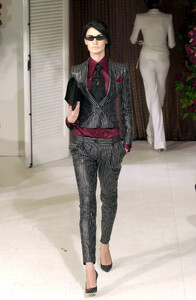 1326077289_DolceGabbana2001WomenRTW118.thumb.jpg.2125ef29d9da23fb576b02f9fa2e47e2.jpg