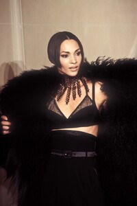 1373547404_JeanPaulGaultier1998HauteCouture87.thumb.jpg.5944f23317dae5bafeaaf1385f52efbf.jpg