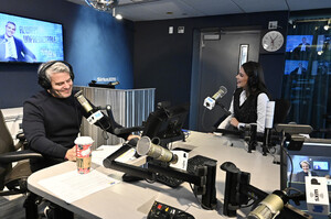 Hailee+Steinfeld+Hailee+Steinfeld+Visits+SiriusXM+onvB0ys6Tsax.jpeg