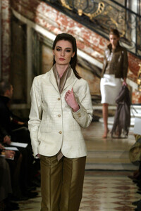 137596252_RalphRucci2003HauteCouture4.thumb.jpg.9ea9fba67b67123675761eeafc9e30c2.jpg