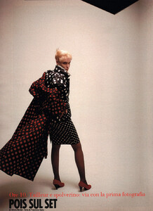 1388874613_90-GRAZIAIT12mar1989-m.WhitneyGussph.YoichiroSato.thumb.jpg.22c489ce031f3c1670f556e9bdf27584.jpg