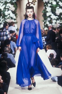 141838574_YvesSaintLaurent1996HauteCouture145.thumb.jpg.e22373817d18af128e414cb9ce17d1f0.jpg