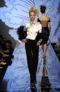 1424420297_Valentino2001HauteCouture57.thumb.jpg.8fbf0b7476671df56fd5d29d97bd311a.jpg