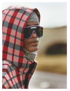 Vogue UK 12.2021-page-009.jpg