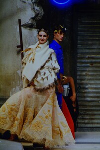 1446510030_john-galliano-fall-1999(9).thumb.jpg.804c786dafe0258ebaff4fcc19894a95.jpg