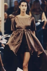 1453711436_PradaRTW-FallWinter1990(6).thumb.jpeg.84dac33ecb4d16f86b65ff7e3b6034a9.jpeg