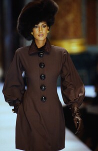 1463761338_dior-hc-fw-1993(7).thumb.jpg.b71ef35007a90b0695c9dcbc2f2018d5.jpg