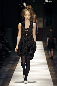 148809628_Zucca2005WomenRTW33.thumb.jpg.2cb246dda57ad97f963245803872272b.jpg