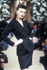 1512749244_YvesSaintLaurent1996HauteCouture88.thumb.jpg.84f353fff3e83e04a00c114545d4d93a.jpg