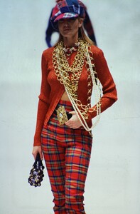 1527553301_karen(1).thumb.jpg.46436e940bddbc7d28513305aa3a608a.jpg