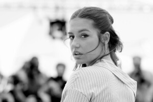 Adele+Exarchopoulos+Bac+Nord+Photocall+74th+ZwG7B3F_8pix.jpg
