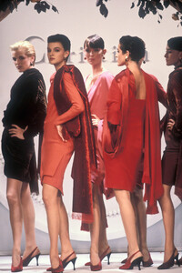 1563052072_ChristianDior1990HauteCouture56.thumb.jpg.bc6838b84f2d52142063fda4f13a380e.jpg
