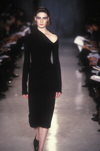 1564759404_DonnaKaran1997WomenRTW77.thumb.jpg.0a50824a44d9c82aea1264f5615c6954.jpg