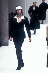 1582288338_Fendi1995WomenRTW53.thumb.jpg.6bac043754850e4a65bc79b39d27387e.jpg