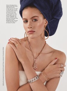 Harper s_Bazaar_UK_-_December_2021-page-002.jpg