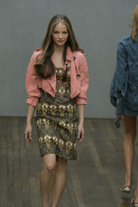 1613660749_Aquascutum2006WomenRTW36.thumb.jpg.899386448c663d36a92a7d8fa72fed33.jpg