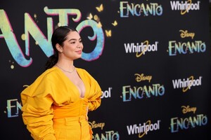 Auli+Cravalho+Disney+Studios+Los+Angeles+Premiere+jDxBajsCDNQx.jpeg