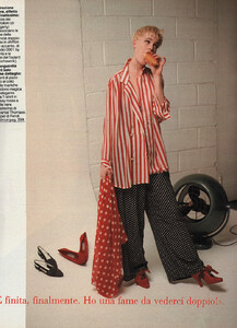 1619619090_97-GRAZIAIT12mar1989-m.WhitneyGussph.YoichiroSato.thumb.jpg.c75a9863dce1ea93c18e58b4deb95cbd.jpg