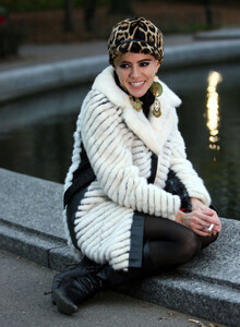 Sienna+Miller+Miller+glamorous+Factory+Girl+vtQKmhsG_Y4x.jpg