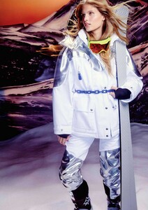 1636027522753389-LV-SKI-COLLECTION_LIFESTYLE-1-.jpg