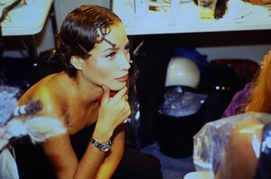 1637220548_backstage(31).thumb.jpg.9d2d135a327ce9c3997b9292658d4e8a.jpg