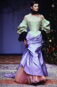 1639707415_christian-lacroix-couture-fall-1996(25).thumb.jpg.08551d8e7c3671ed7e1e4bb12d40f6da.jpg
