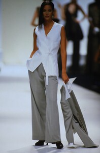 1652620575_DiorSpring1994(1).thumb.jpg.b5dc5d1ed2c7b64f066723311dac2fa9.jpg