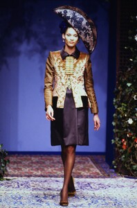 166084944_christian-lacroix-couture-fall-1996(9).thumb.jpg.6864557ca3e7a2943326c0e61e22ed49.jpg