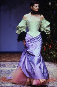 1662102139_christian-lacroix-couture-fall-1996(23).thumb.jpg.32a44c75c75a5bd7b2d559499b3d073e.jpg